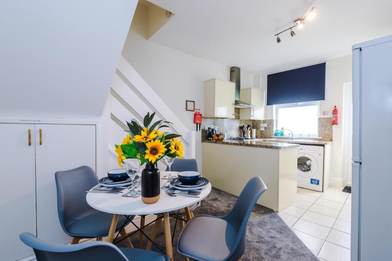 Bright 2-Bed Cottage In Chester By 53 Degrees Property, Ideal For Couples & Small Groups, City Centre - Sleeps 6 Buitenkant foto