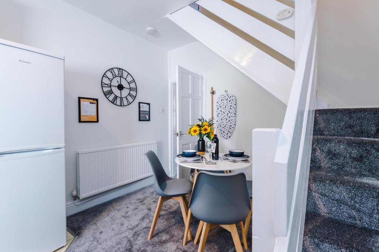 Bright 2-Bed Cottage In Chester By 53 Degrees Property, Ideal For Couples & Small Groups, City Centre - Sleeps 6 Buitenkant foto