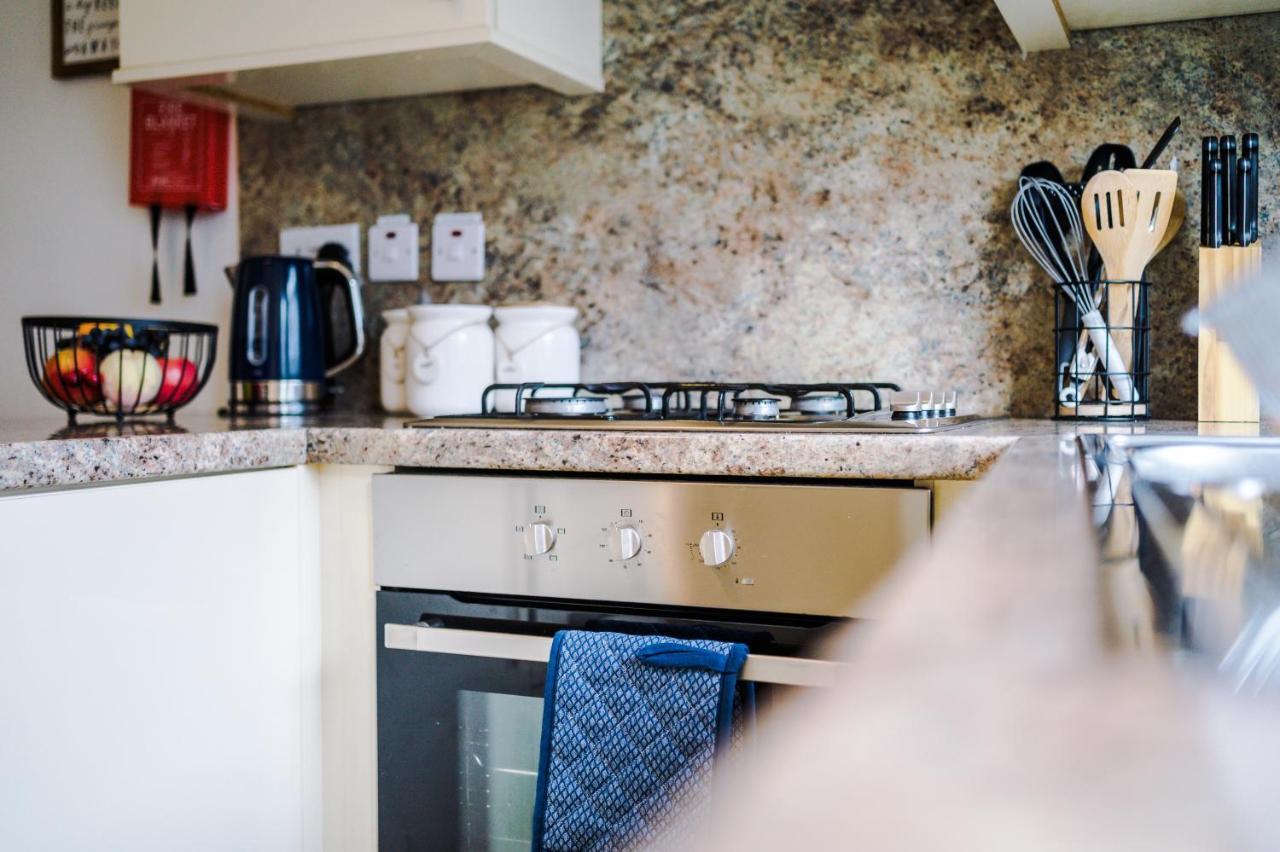 Bright 2-Bed Cottage In Chester By 53 Degrees Property, Ideal For Couples & Small Groups, City Centre - Sleeps 6 Buitenkant foto