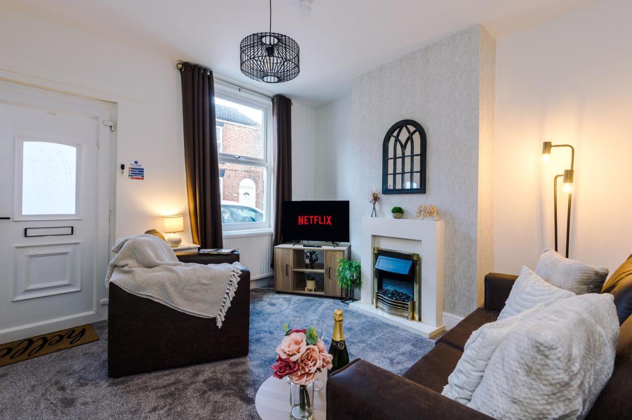 Bright 2-Bed Cottage In Chester By 53 Degrees Property, Ideal For Couples & Small Groups, City Centre - Sleeps 6 Buitenkant foto