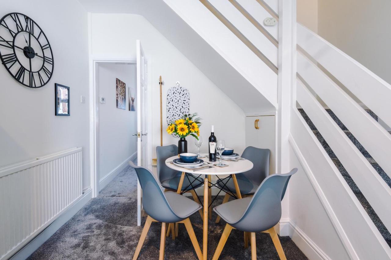 Bright 2-Bed Cottage In Chester By 53 Degrees Property, Ideal For Couples & Small Groups, City Centre - Sleeps 6 Buitenkant foto