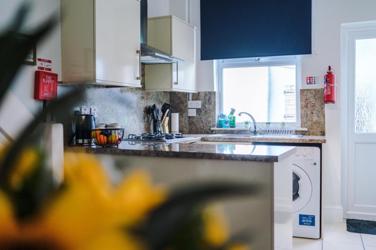 Bright 2-Bed Cottage In Chester By 53 Degrees Property, Ideal For Couples & Small Groups, City Centre - Sleeps 6 Buitenkant foto